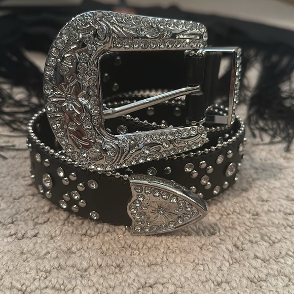 Black fringe shorts, black fringe crop top with middle knot, and sparkly belt - Picture 6 of 7